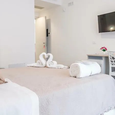 Mediterraneo Palace Luxury Affittacamere-2